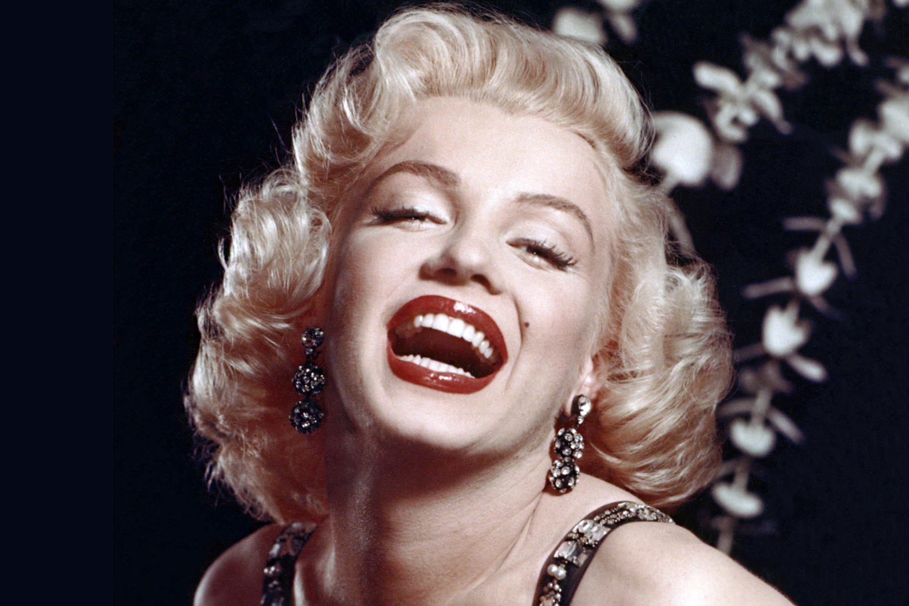 O segredo dos lábios volumosos de Marilyn: Técnica dos 5 batons explicada