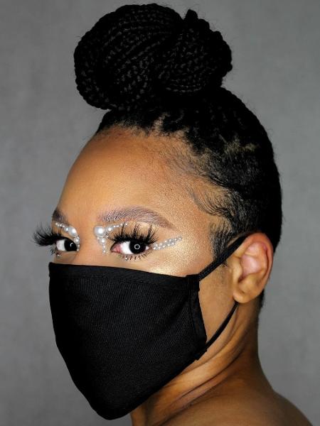 mascara de maquiagem