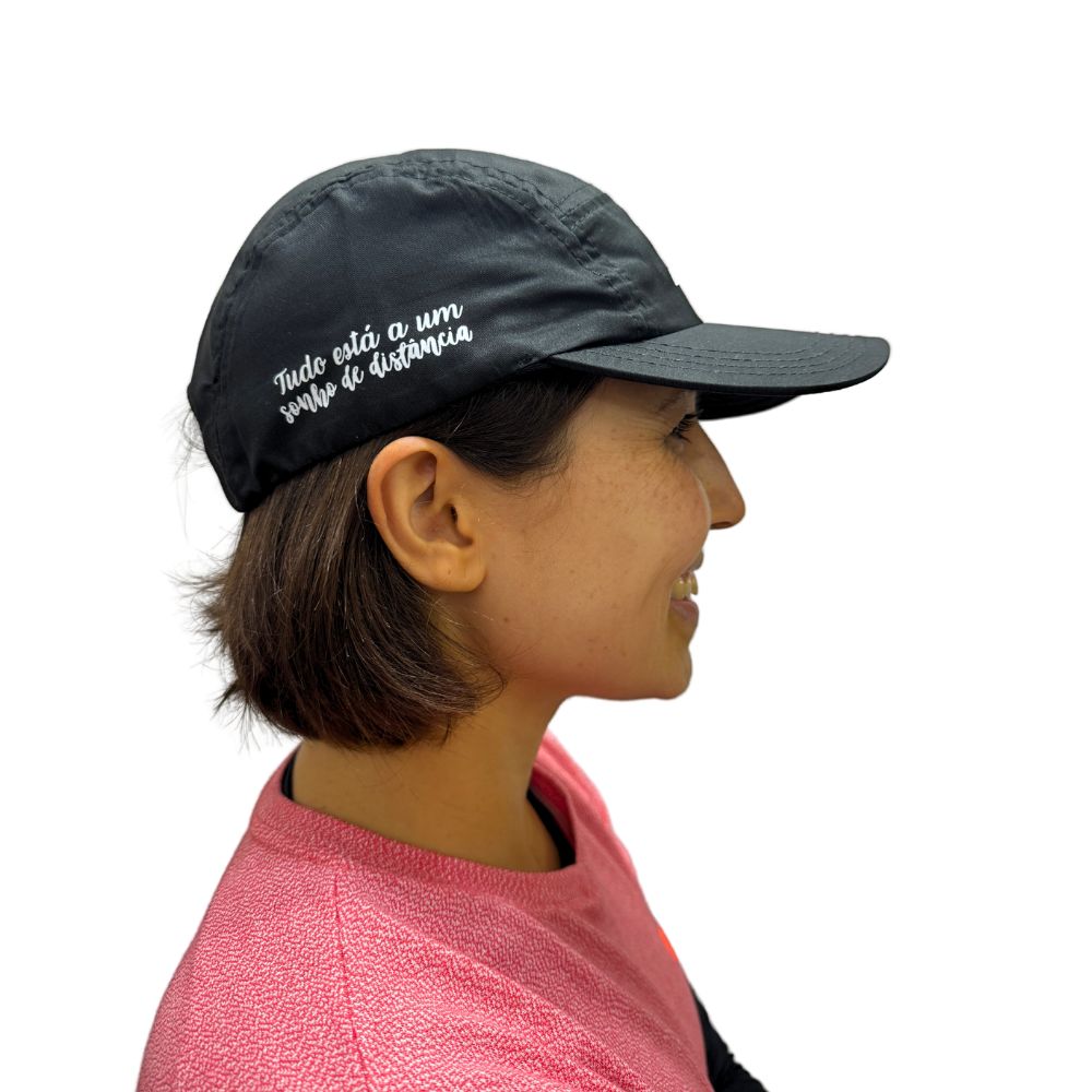 Boné de Corrida vs. Viseira: Qual a Melhor Escolha para o Seu Treino?