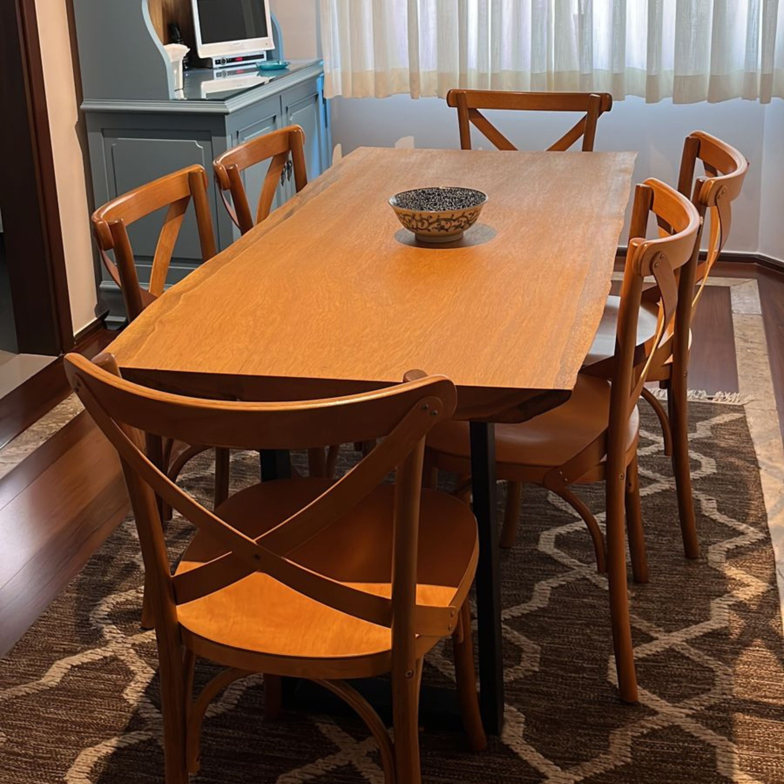 Mesa de madeira para sala de jantar