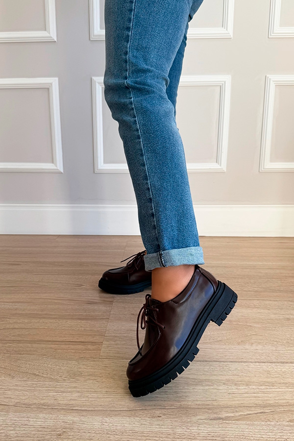 mocassim tratorado feminino com vestido