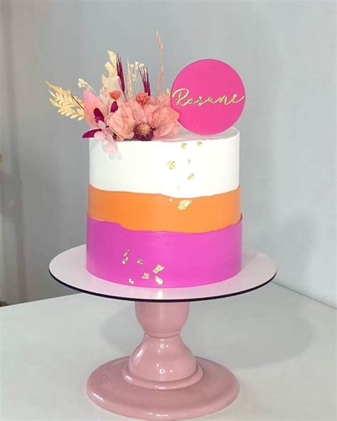 bolo feminino com tema de unicórnio