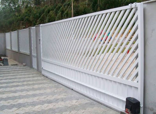 portão de metalon com design