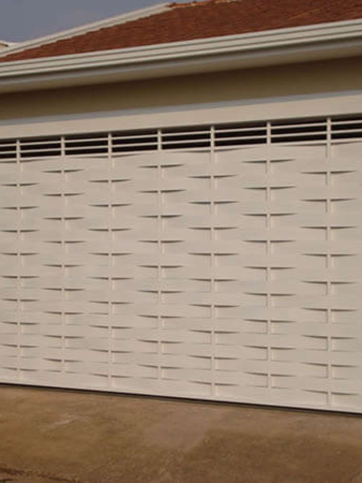 portão de madeira maciça