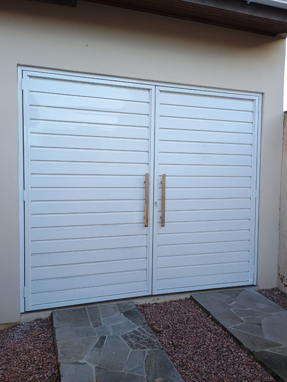 portão para fachada estreita