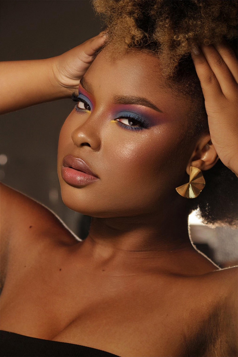 como fazer maquiagem com sombra azul