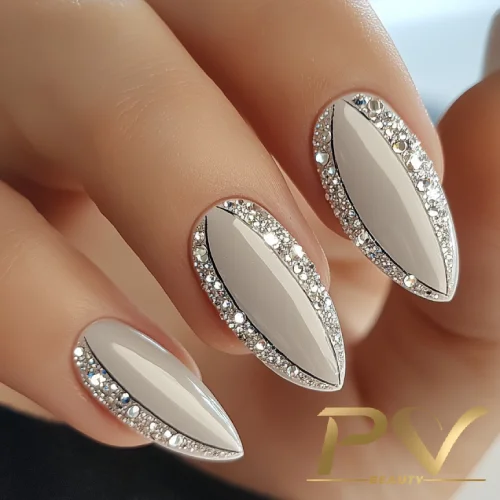 Unhas de Noiva com Pedrarias: Estilos de Francesinha e Joias para o Grande Dia