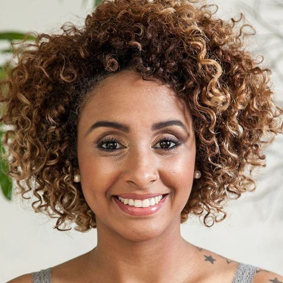 Morena Iluminada Cacheada Antes E Depois