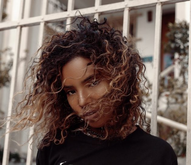 morena iluminada cacheada fotos inspiradoras