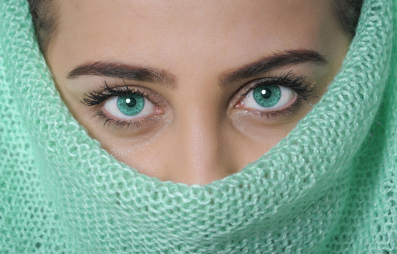mulheres de olhos verdes