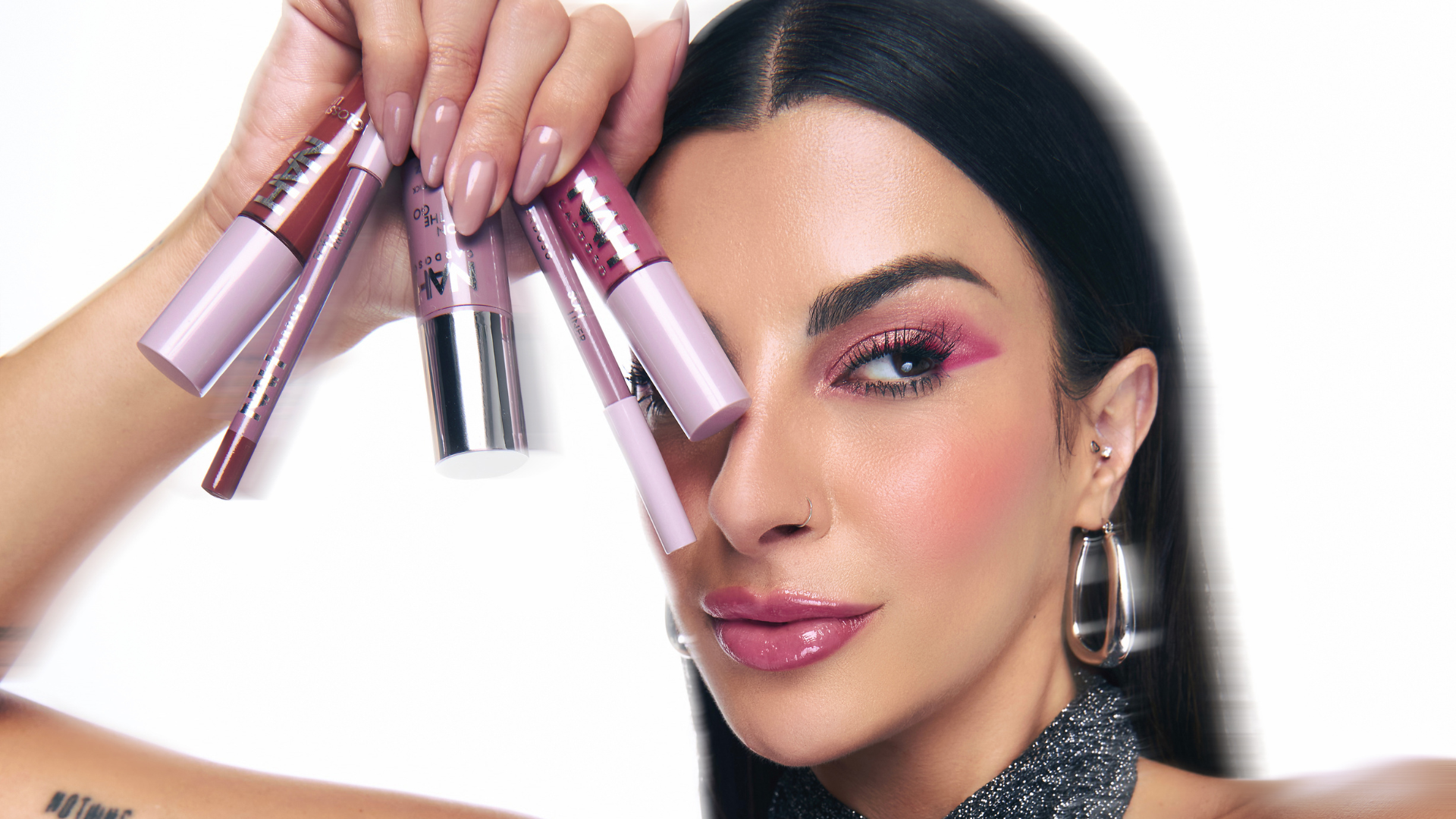 Delineado Perfeito e Contorno Labial: Dominando a Caneta Delineadora e o Soft Liner Nah Cardoso