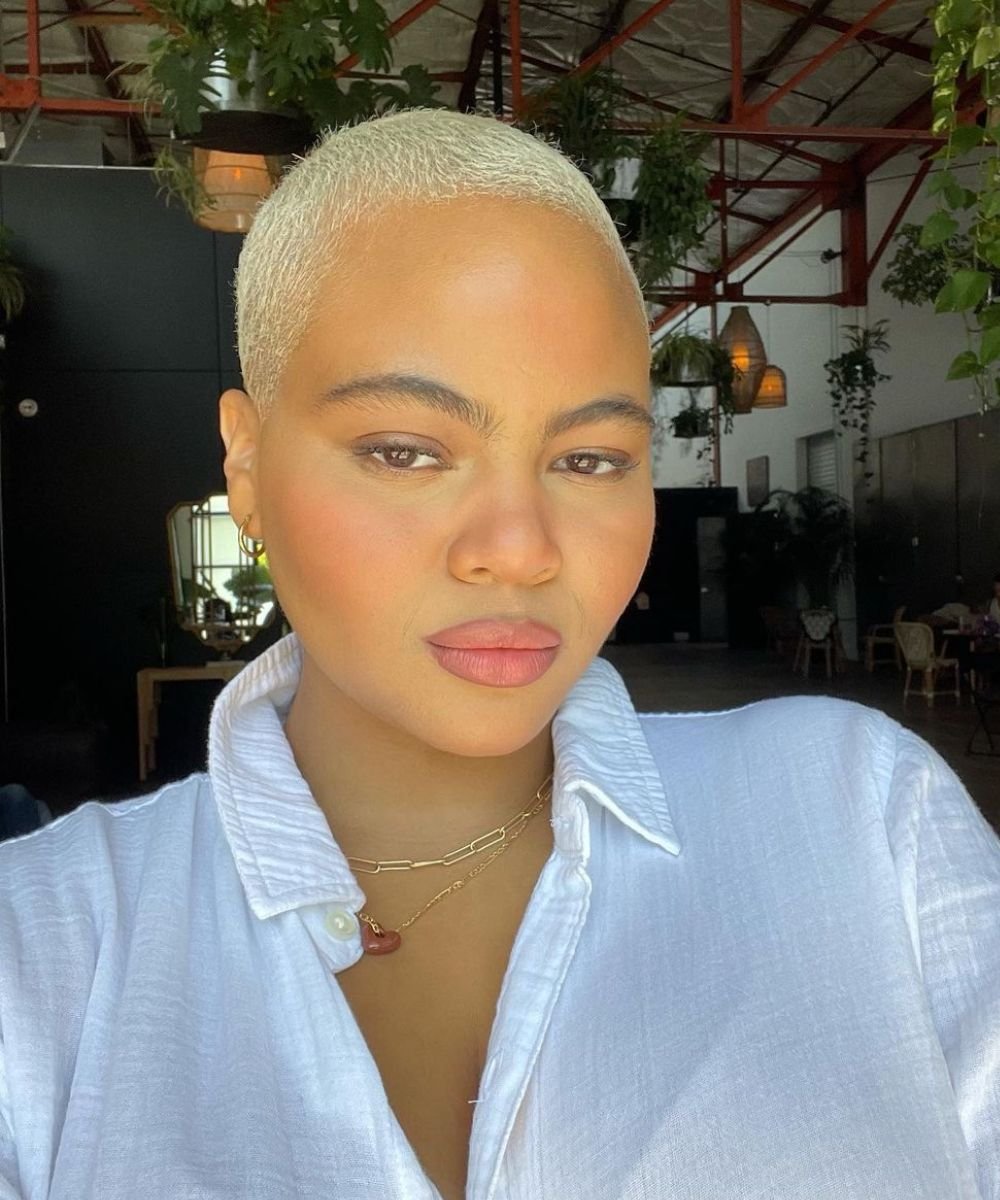 cabelo platinado colorido