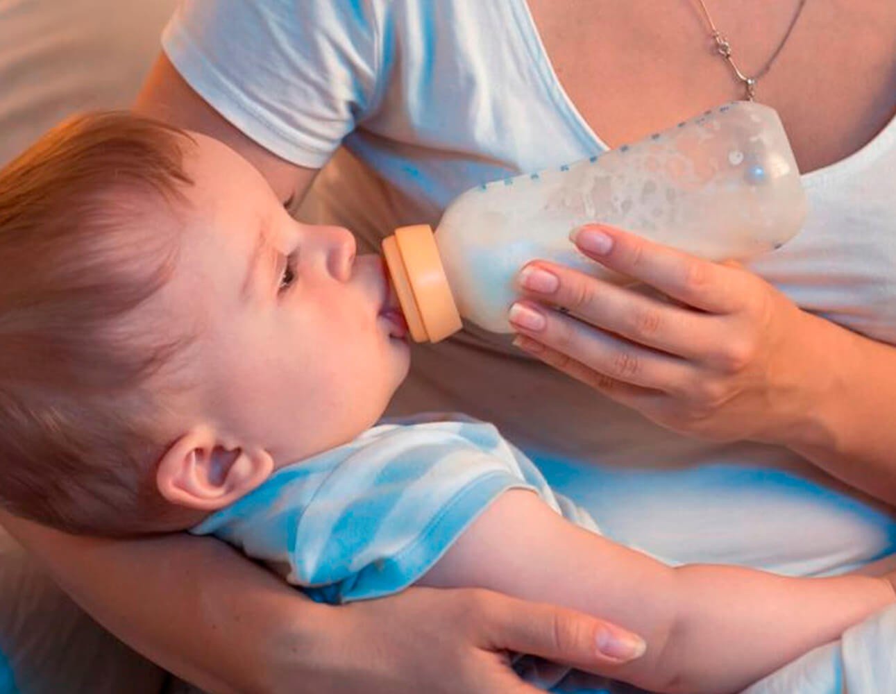 5 ideias de títulos:
1. Guia Completo: Como Dar Mamadeira ao Bebê Corretamente
2. Evite Erros Comuns ao Oferecer a Mamadeira ao Seu Filho
3. Método Kassing: A Técnica Ideal para Alimentar seu Bebê com Mamadeira
4. Armazenamento de Leite: Dicas Essenciais para a Mamadeira do Bebê
5. Transição Suave: Do Peito para a Mamadeira sem Complicações