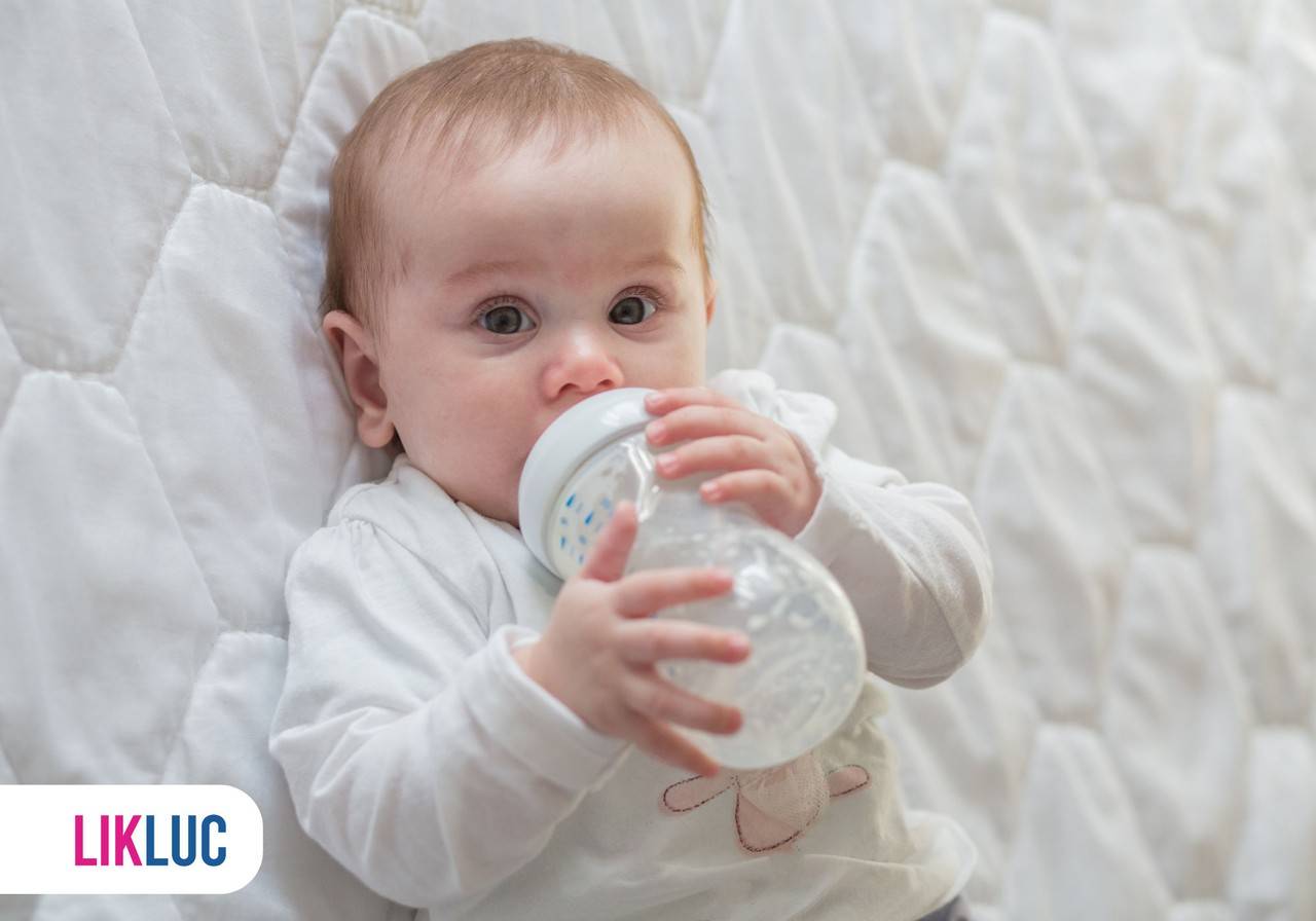 5 ideias de títulos:
1. Guia Completo: Como Dar Mamadeira ao Bebê Corretamente
2. Evite Erros Comuns ao Oferecer a Mamadeira ao Seu Filho
3. Método Kassing: A Técnica Ideal para Alimentar seu Bebê com Mamadeira
4. Armazenamento de Leite: Dicas Essenciais para a Mamadeira do Bebê
5. Transição Suave: Do Peito para a Mamadeira sem Complicações