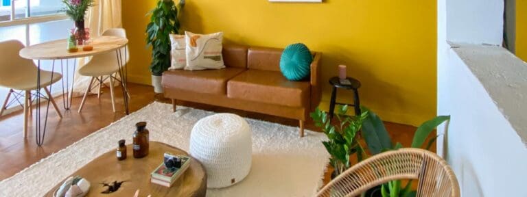 como usar marrom em ambientes pequenos