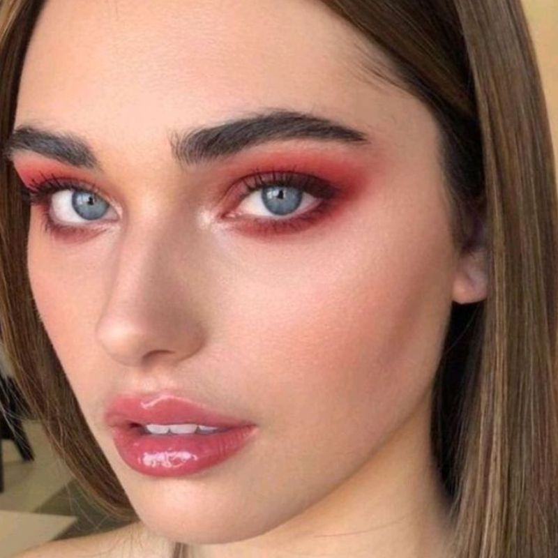 Erros Comuns ao Maquiar Olhos Juntos e Como Evitá-los