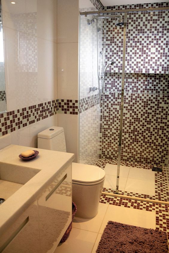 aplicar pastilha adesiva em box de chuveiro