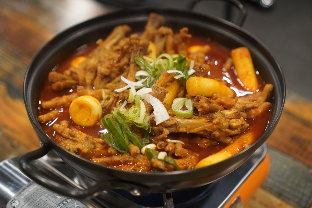 como o pé de galinha melhora a aparência da pele