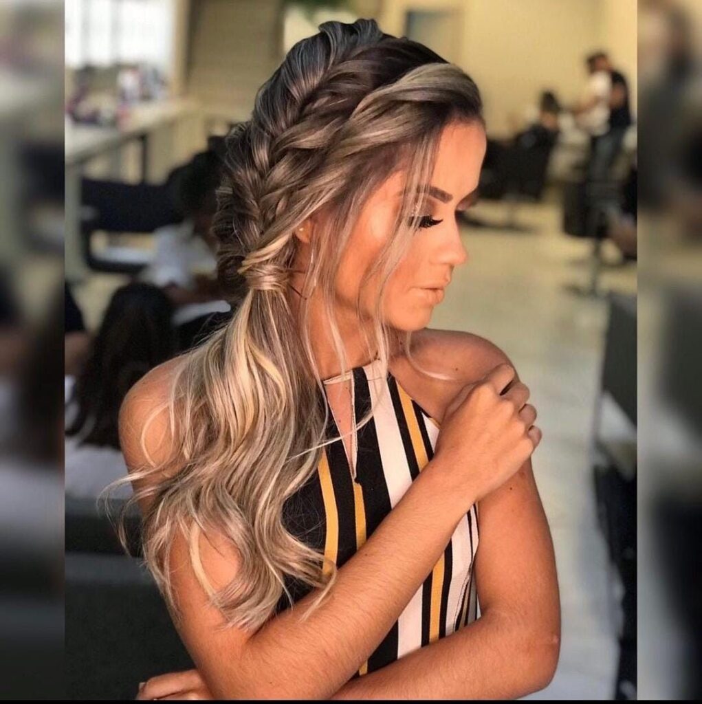 penteado de lado cabelo liso com grampo ou elástico qual o melhor