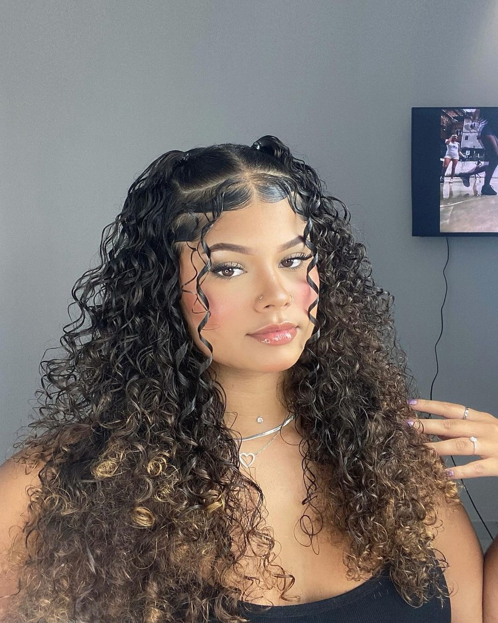 Estilos e Como Cuidar em Cabelos Cacheados