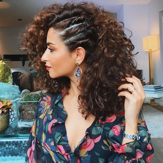 penteados em cabelo cacheado