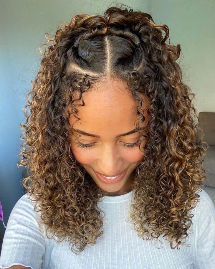 Acessórios Essenciais para Penteados em Cabelos Cacheados: Lenços