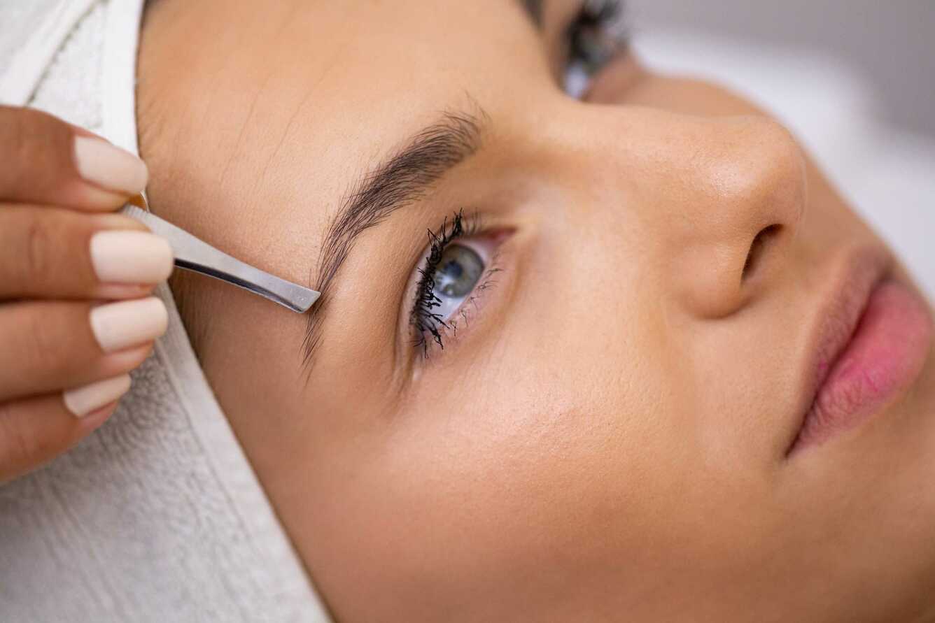 Como esterilizar sua pinça de sobrancelha corretamente