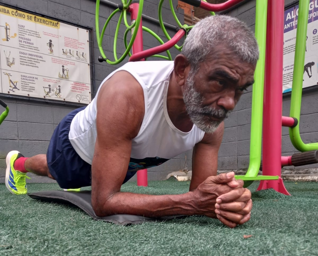 Prancha com apoio nos joelhos