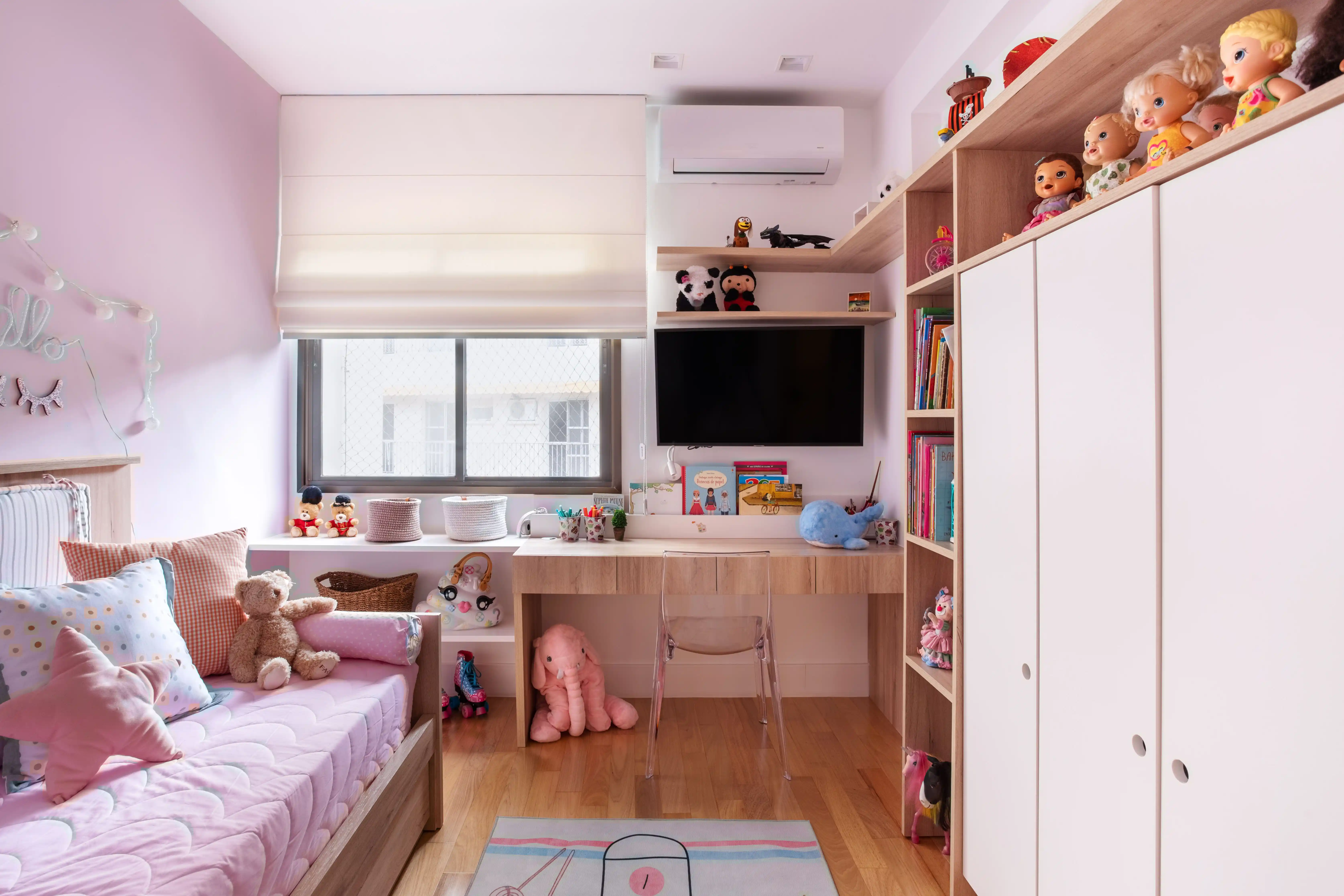quarto feminino com plantas