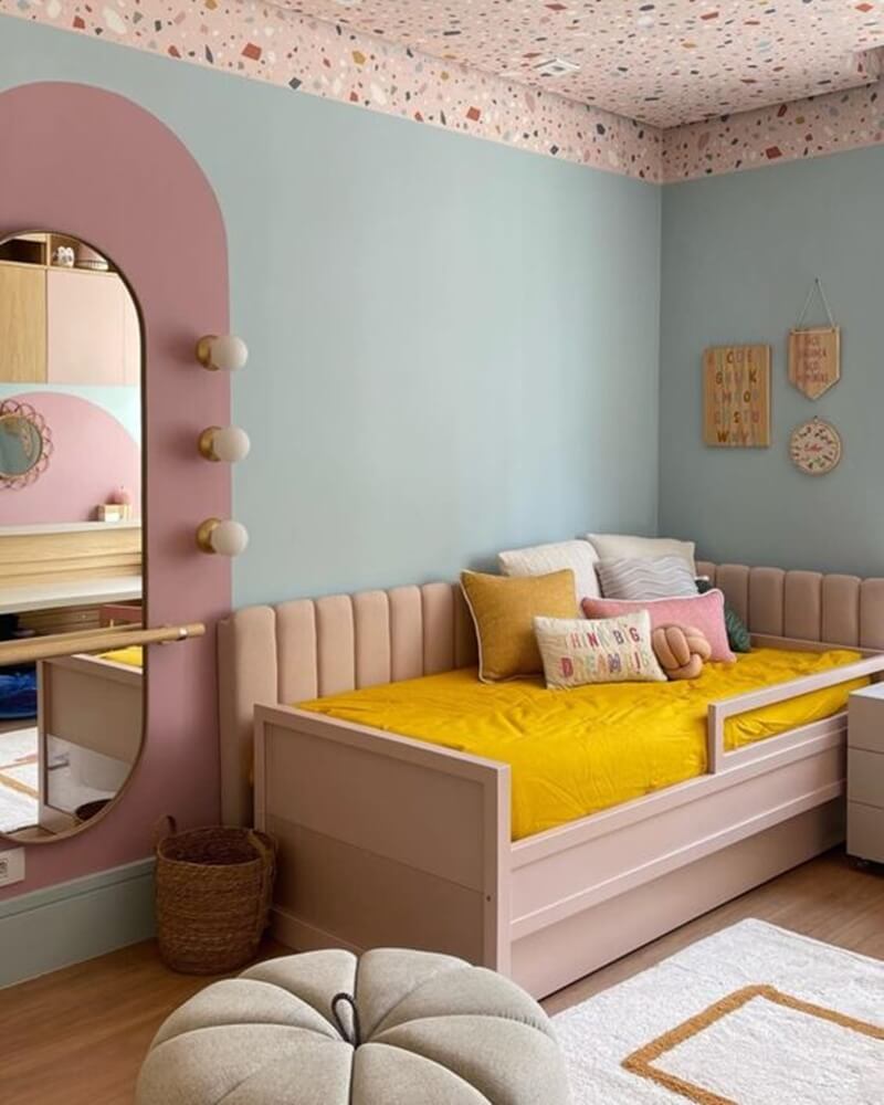 quarto feminino jovem