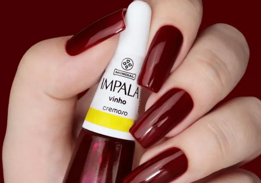 que cor de esmalte usar com vestido vermelho