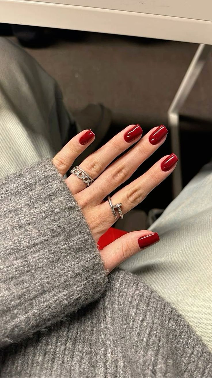 Maquiagem perfeita para realçar seu vestido vermelho