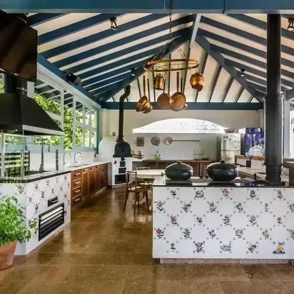 reforma de area de lazer com churrasqueira e forno a lenha