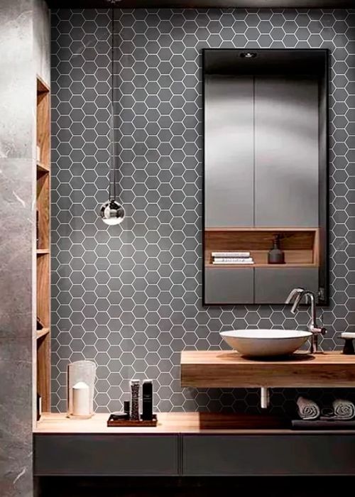 erros comuns reforma banheiro pequeno hexagonal