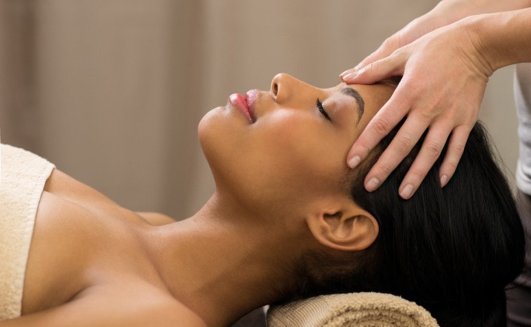 Rotina de Autocuidado: Integrando o Relaxamento Facial para Melhorar o Sono