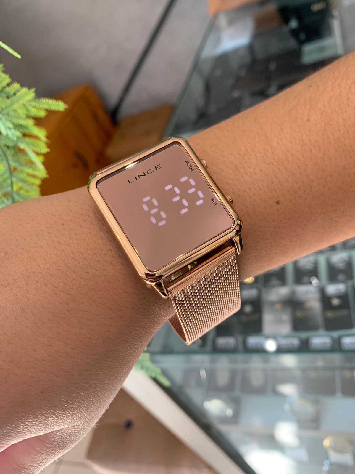 Relógio digital feminino rosé