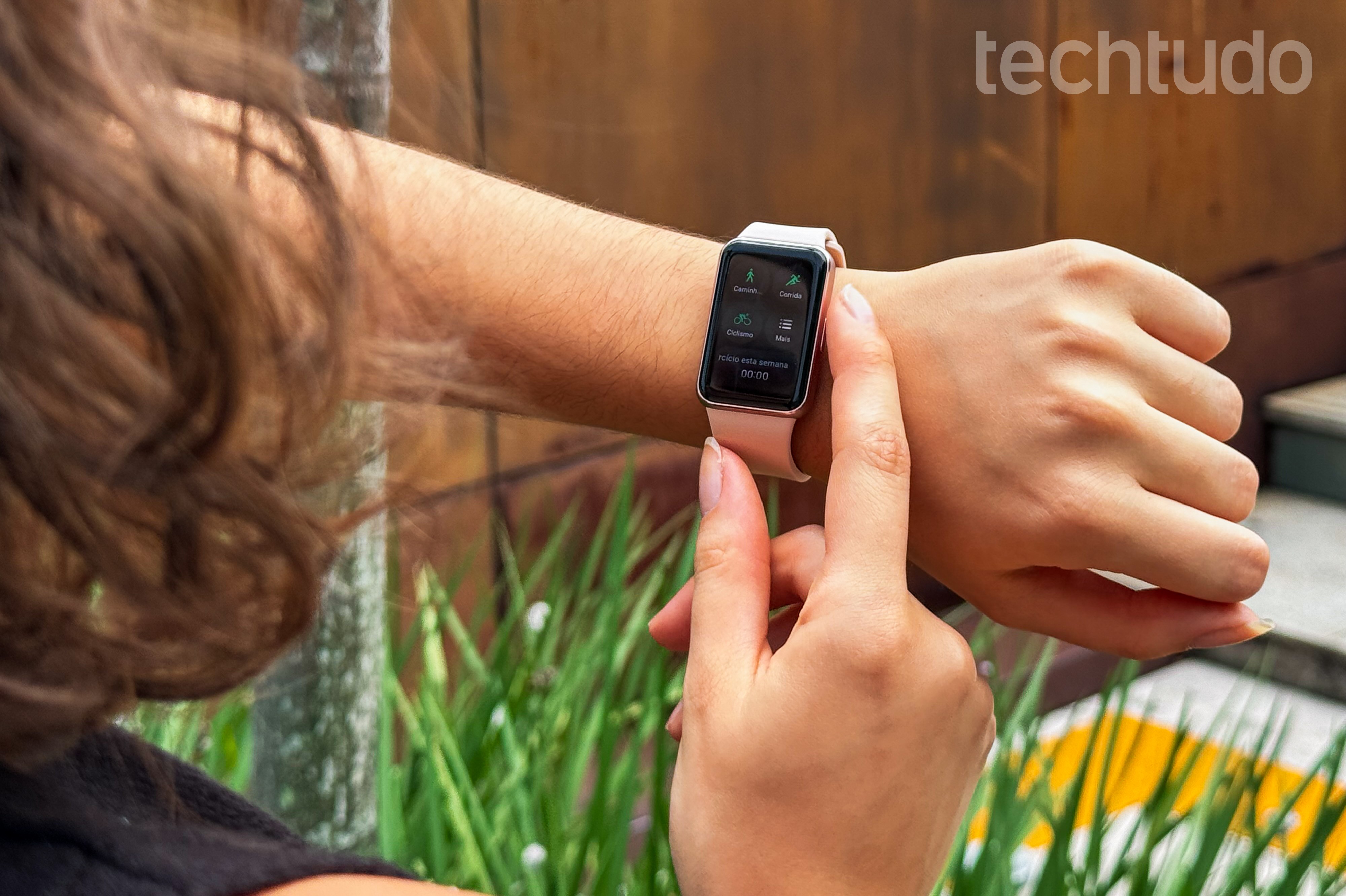 smartwatch feminino com tela AMOLED