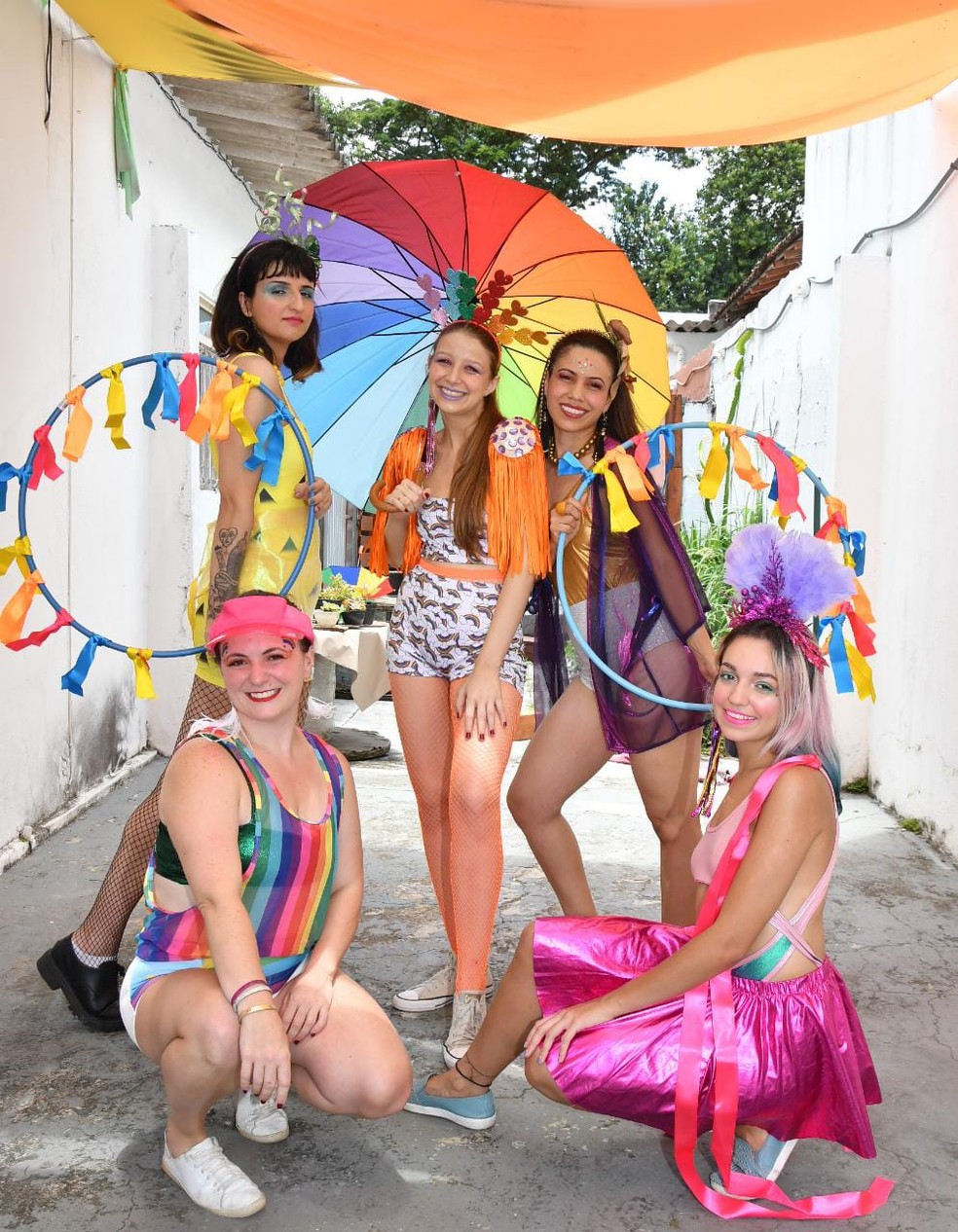Top 10 Fantasias de Casal e Grupo para Arrasar na Folia