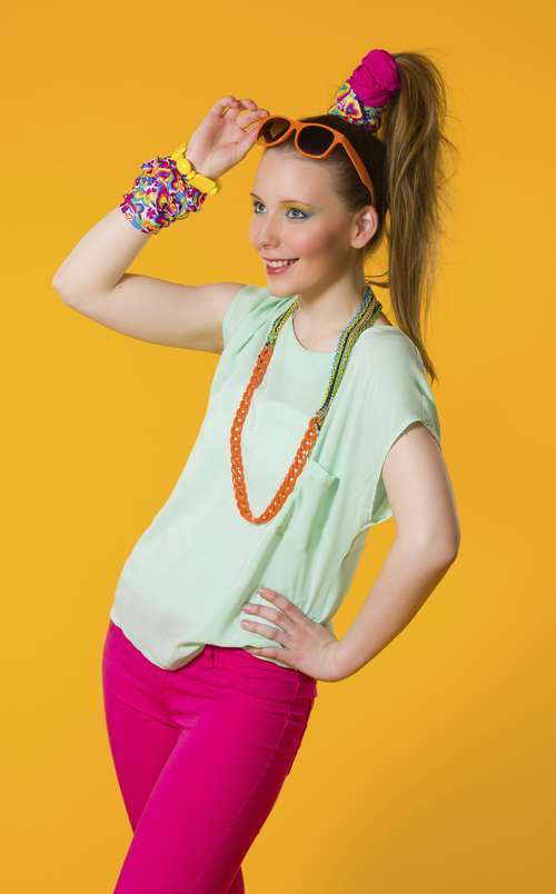 Cores e Estampas Anos 80: O Guia Definitivo para um Visual Vibrante