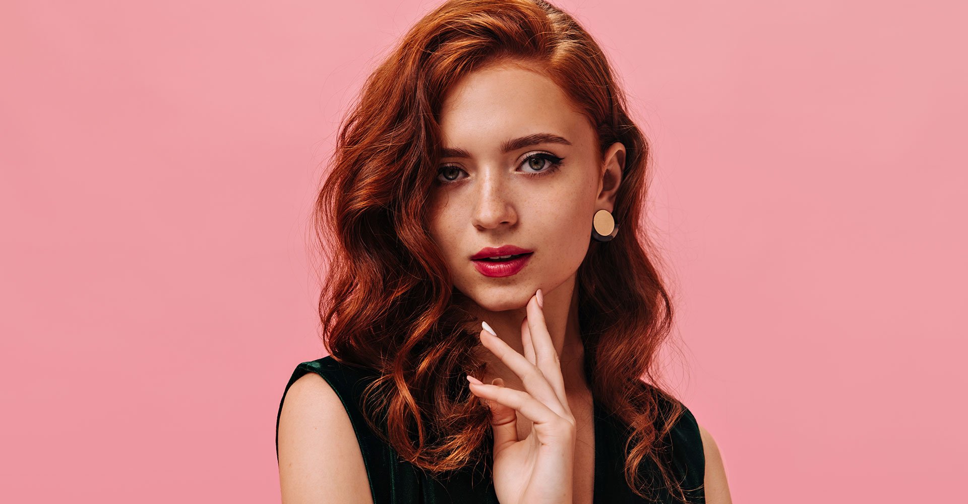 Ruivo Acobreado vs. Ruivo Avermelhado Escuro: Qual o Melhor para o seu Tom de Pele?