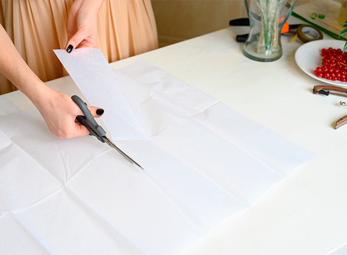 como fazer flores gigantes de papel de seda para painel