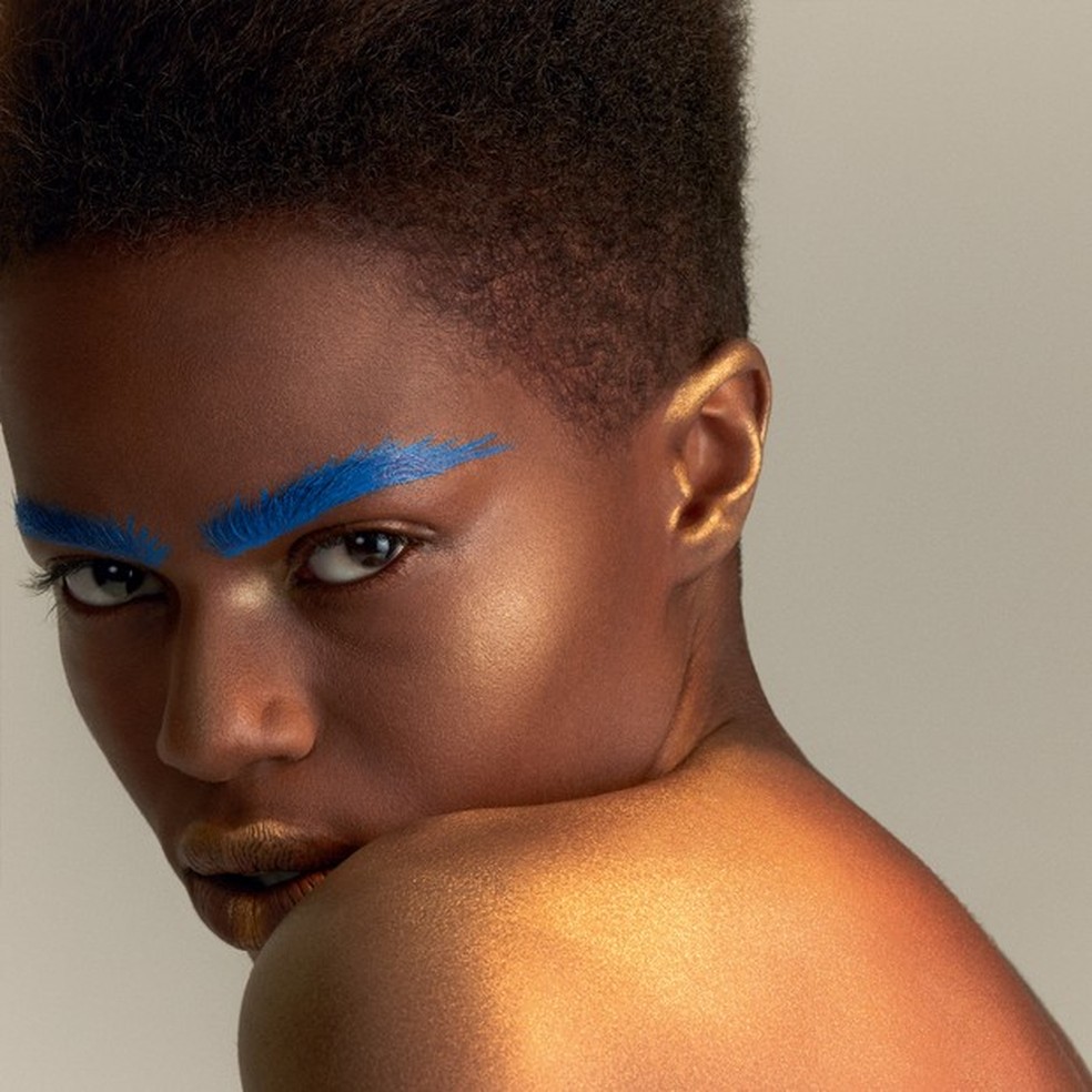 Guia Completo: Como Descolorir as Sobrancelhas com Segurança