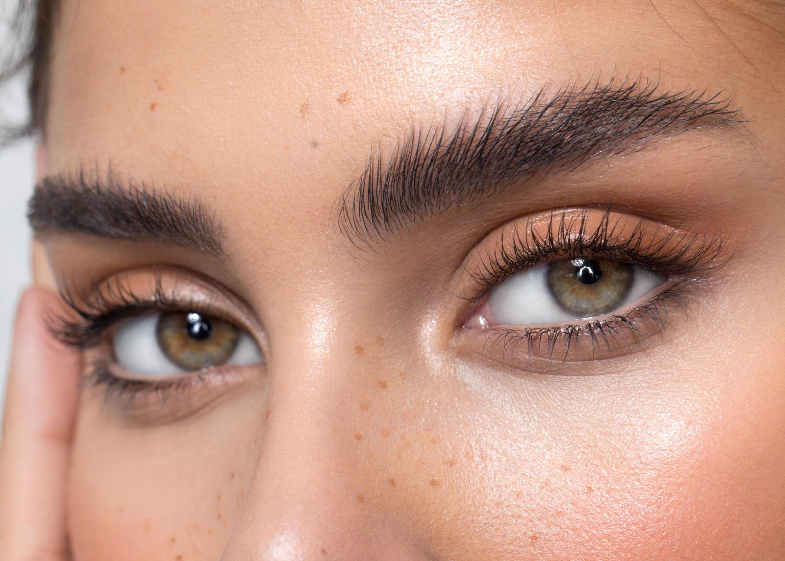 ideias de penteados para sobrancelhas claras