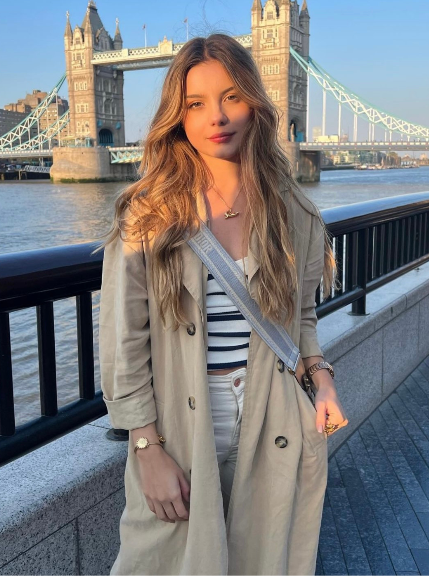 sobretudo feminino vs trench coat: qual a diferença?