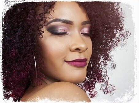 Desvendando os significados de sonhar com diferentes tipos de maquiagem