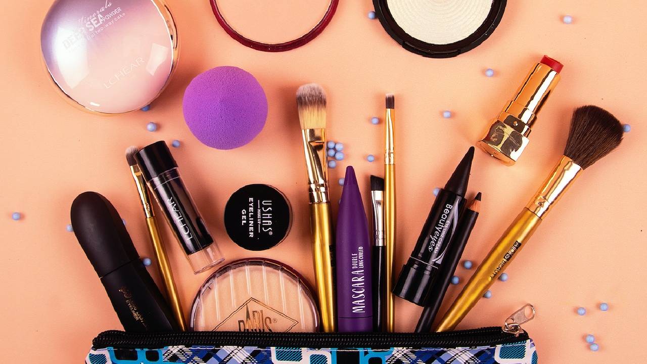 A psicologia por trás dos sonhos de disfarce e proteção