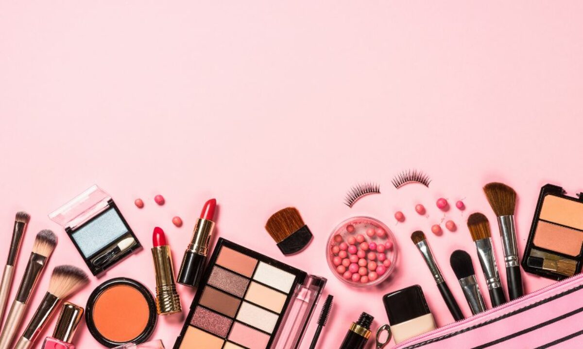 Sonhar com Maquiagem Borrada: Insegurança ou Alerta?