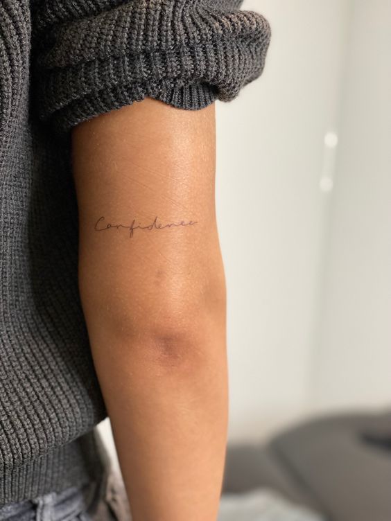 tatuagem atrás do braço vs tatuagem no antebraço feminino