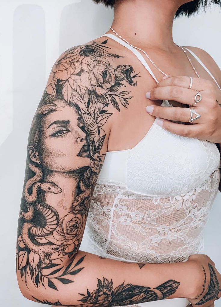 tatuagem feminina pontilhismo braço