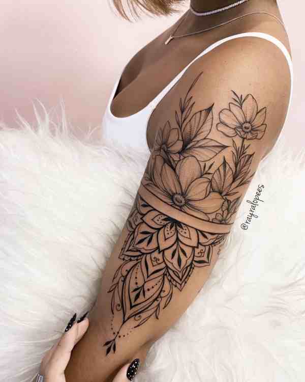 tatuagem feminina interior do braço